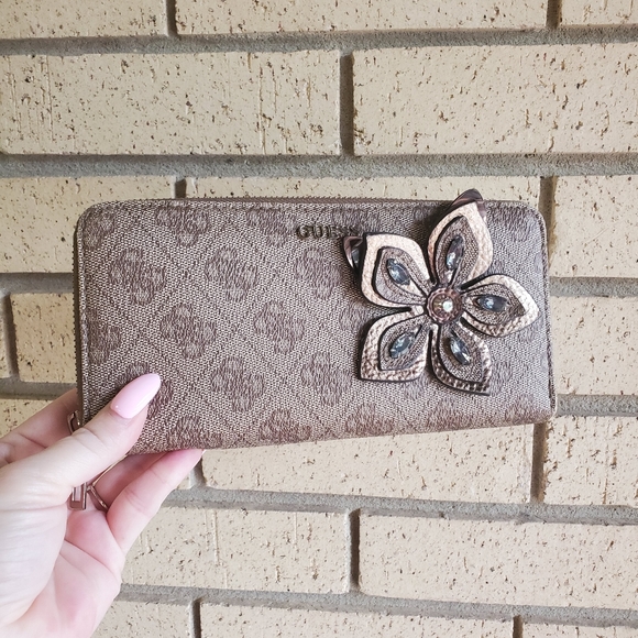 GUESS "Sibyl" Large Zip Around Wallet - Picture 1 of 9